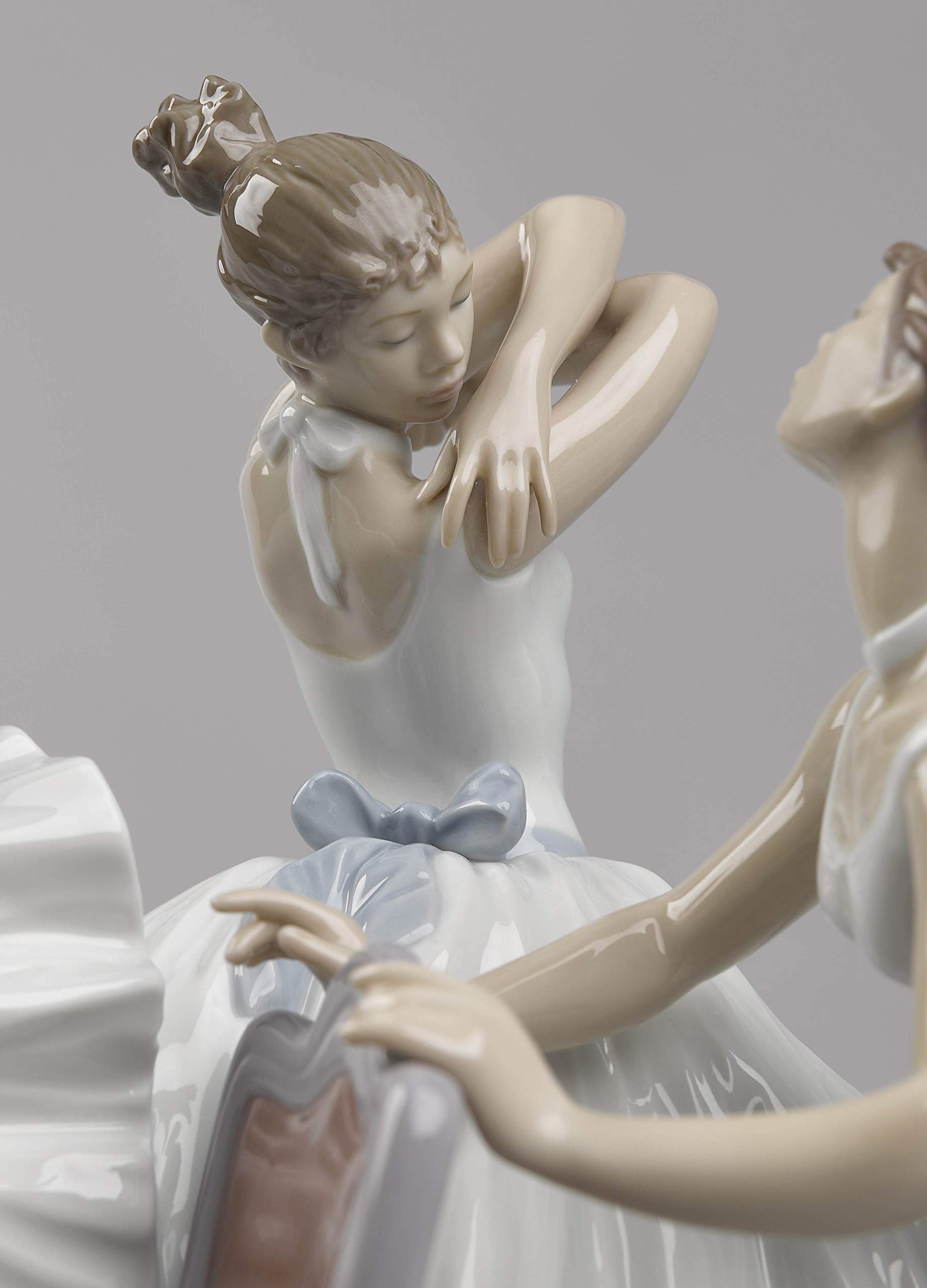 Amazon.com: LLADRÓ Backstage Ballet Figurine. Limited Edition